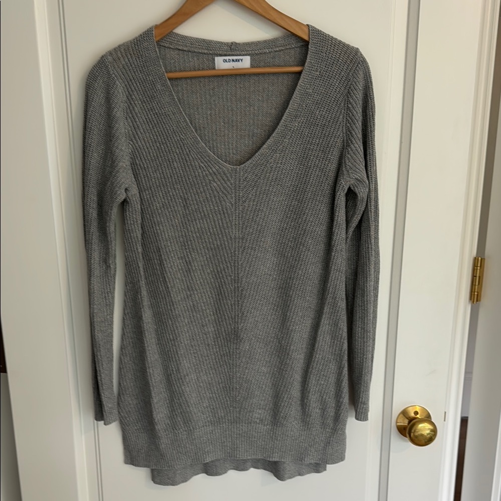 Old Navy Gray V-Neck tunic Sweater